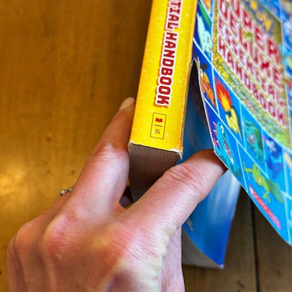 Pokemon Super Deluxe Essential Handbook Need To Know Stats Facts On Characters - Picture 2 of 10